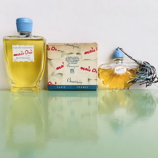 EdC und Parfum-Extrait, die Kordel ist etwas zerzauselt, Düfte sind zum Glück in Ordnung..