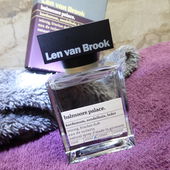 Nach dem Trockenrubbeln mit dem Handtuch, ein Spritzer Balmoore Palace. (by AromaTikka)