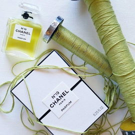 N°19 (Parfum) - Chanel