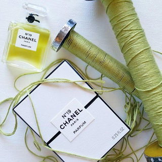 N°19 (Parfum) by Chanel