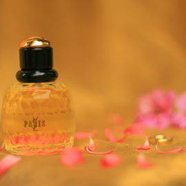 Paris (Eau de Parfum) - Yves Saint Laurent