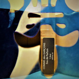 Erdachte Blüten mit Paketbändern