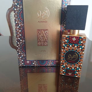 Ajwad / اجواد von Lattafa
