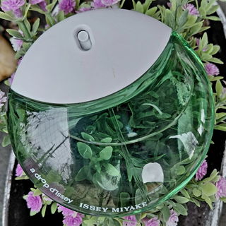 A Drop d'Issey (Eau de Parfum Essentielle) by Issey Miyake