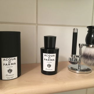 Das ist ein superkleiner Flakon. Schaut nett aus.