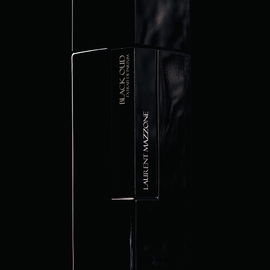 For this Fragrance Friday, considering how it's also a holiday today, I have taken the opportunity to show you something truly exceptional. It's my flagship fragrance and ultimate favourite. The Black Oud by Laurent Mazzone. This peerless scent is reserved solely for the most special people and important events in my life. With the photo, I aimed to visualise its mystique and sophistication. It turned out just how wanted. Hope.you like it too. Ig:kolinmarchand