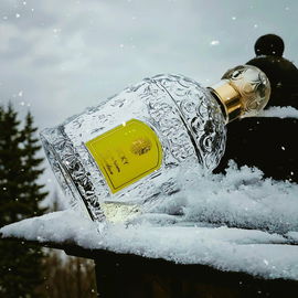 Lavandin-Cumarin-Vanillinpuderzucker : der erste Schnee und ein hübscher Flacon dessen Inhalt bei mir niemals leer werden würde. 🌬🌨 Lieben Dank allen. 🫶