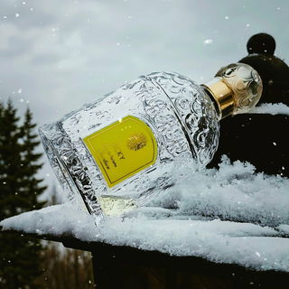 Lavandin-Cumarin-Vanillinpuderzucker : der erste Schnee und ein hübscher Flacon dessen Inhalt bei mir niemals leer werden würde. 🌬🌨 Lieben Dank allen. 🫶