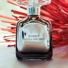 Essence Musc Collection. Eleganz wie auf ein Gemälde gebannt