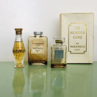 Le Numéro Cinq / Le Parfum Connu (Extrait) - Molyneux