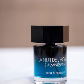 One of the first fragrances I purchased that I knew did not last long on my skin, but I just don't care. Sometimes you just want to smell good for 1-3 hours, and you don't want to keep smelling it in the morning.