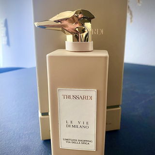 Le Vie di Milano - Limitless Shopping Via della Spiga von Trussardi