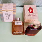 Links die ältere Version mit Gummistopfen (1940-er Jahre), rechts die „neuere“ Variante mit Plastikstopfen (von Flakon11e)