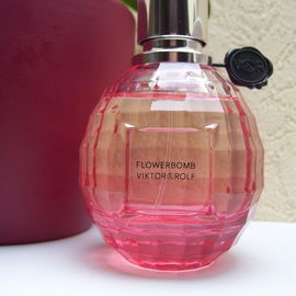 Flowerbomb La Vie en Rose 2011 - Viktor & Rolf