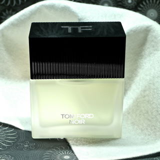 Tom Weiss - Noir Ford