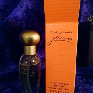Pleasures (Eau de Parfum) by Estēe Lauder