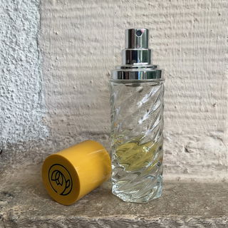 Den Hut hat die Hübsche schon abgelegt …