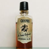 Gourdon ist ein kleines Bergdorf im Hinterland von Cannes/ Grasse (vor-alpine Region)/ La Source Parfumée wird derzeit von Galimard geführt (by Flakon11e)