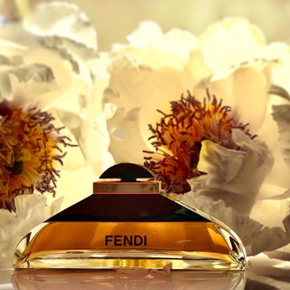 …. auch beim Fendi-Foto bedanke ich mich auf diesem Wege für all Eure schönen  Lobesworte :)) … es waren die ersten Pfingstrosen -, fast desserttellergroß - und würdig, festgehalten zu werden ;)))