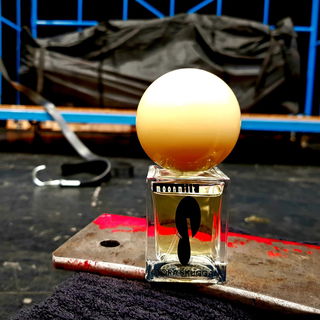 Feierabend bei Vollmond - der schwarze Sack ist rituell und fachgerecht befüllt.