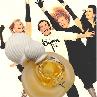 Auf der originalen Werbung die Flakons von 2015 (groß) und aus Anfang-Mitte 90er Jahre (klein).