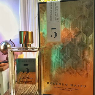 5 - Floral, Amber, Sensual Musk (Eau de Parfum) von Rosendo Mateu - Olfactive Expressions