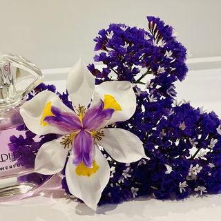 Flowerful - Elegant Iris von Yardley