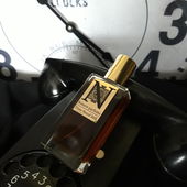 Sign of the Times 🎶🎵 ... Aus dem Archiv (Oktober 2020) und immer noch einer meiner absoluten Lieblingsdüfte und -songs ... Vielen Dank für eure aufmunternden Worte und lieben Kommentare. Ich weiß das sehr zu schätzen. 🦋 (von LeatherLace)