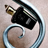 Hallo Ihr Lieben! Schönes Metall mit Retro-Vibes. Danke für euren Besuch. Liebe Grüße 🙏🥰💛 (von Myfumi)