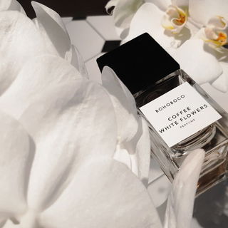 Coffee White Flowers von Bohoboco