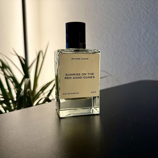 Sunrise on the Red Sand Dunes (Eau de Parfum) von Zara