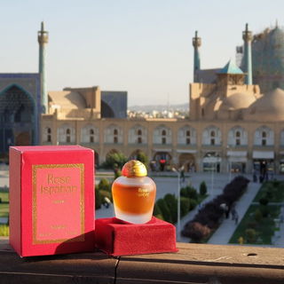 Blick auf den Naqsh-e-Jahan - Platz, einer der größten Plätze der Welt, UNESCO - World Heritage. Ich stand auf dem Balkon des Ali-Qapu-Palasts, um dieses Foto in Esfahan zu schießen.