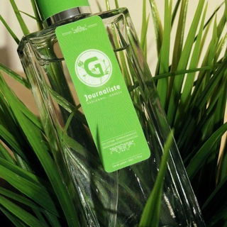 grün mit leichter Zimtnote