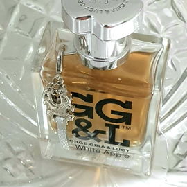 White Apple - George Gina & Lucy