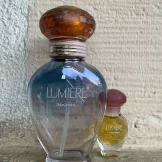 Mein Originalflakon von 1984, meine erste große Duftliebe. Dazu ein intakter Mini. Hach.