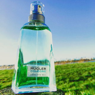 Blue and green scent