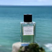 Hier fühlt er sich wohl, frisch und leicht, mit floralem Unterbau und holzigem Ausklang, den Atlantik im Hintergrund. Danke für euren Besuch. Eine schöne Woche! Liebe Grüße 🙏🤗💙 (by Myfumi)